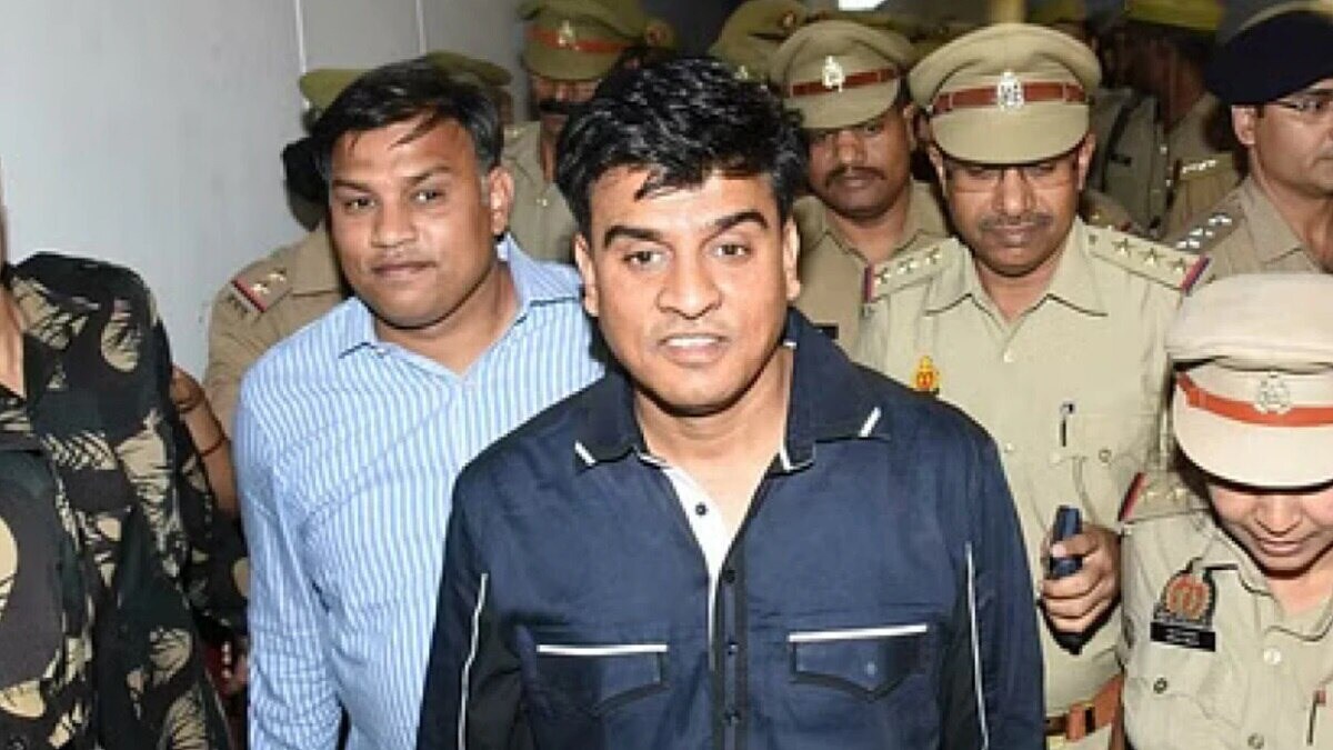 हाईकोर्ट ने इरफान सोलंकी की जमानत मंजूर की, लेकिन...क्या सीसामऊ में 20 तारीख को होगा उपचुनाव? सपा विधायक इरफान सोलंकी ने इस मामले में खुद सरेंडर किया था