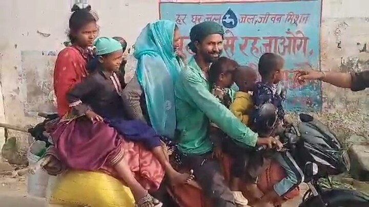 1 बाइक, 8 लोग और साथ में डंडा-रजाई-गद्दा-बाल्टी भी, शाहजहांपुर पुलिस ने जब रोका तो ये हुआ Shahjahanpur News