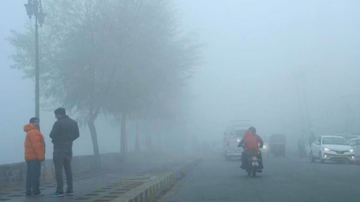 UP Weather News: रात को बाहर जाने का बना रहे प्लान तो जान लें मौसम का हाल, होगा बड़ा बदलाव UP Weather Update