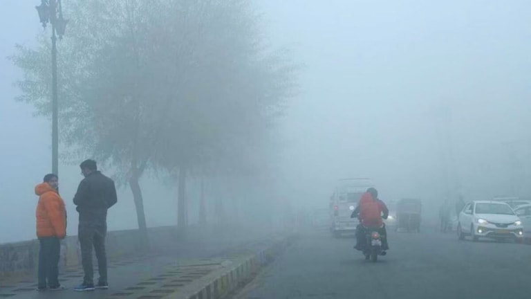 UP Weather News: रात को बाहर जाने का बना रहे प्लान तो जान लें मौसम का हाल, होगा बड़ा बदलाव UP Weather Update