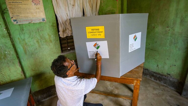 UP By Election : 9 सीटों पर वोटिंग से ठीक पहले पूरी तस्वीर हुई क्लियर, कैंडिडेट्स से लेकर वोटर तक सब जानिए Uttar Pradesh By Election 2024