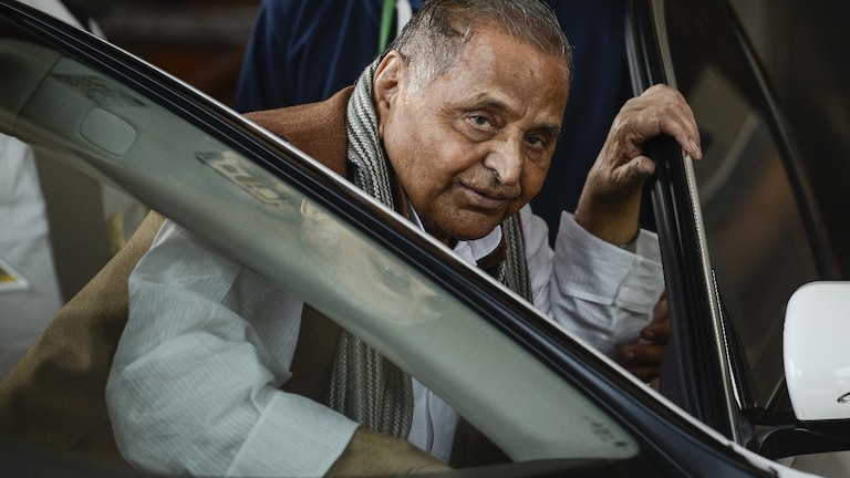 सियासत में शून्य से शिखर तक का मुकाम हासिल करने वाले मुलायम सिंह यादव का आज भी है जलवा कायम UP Tak