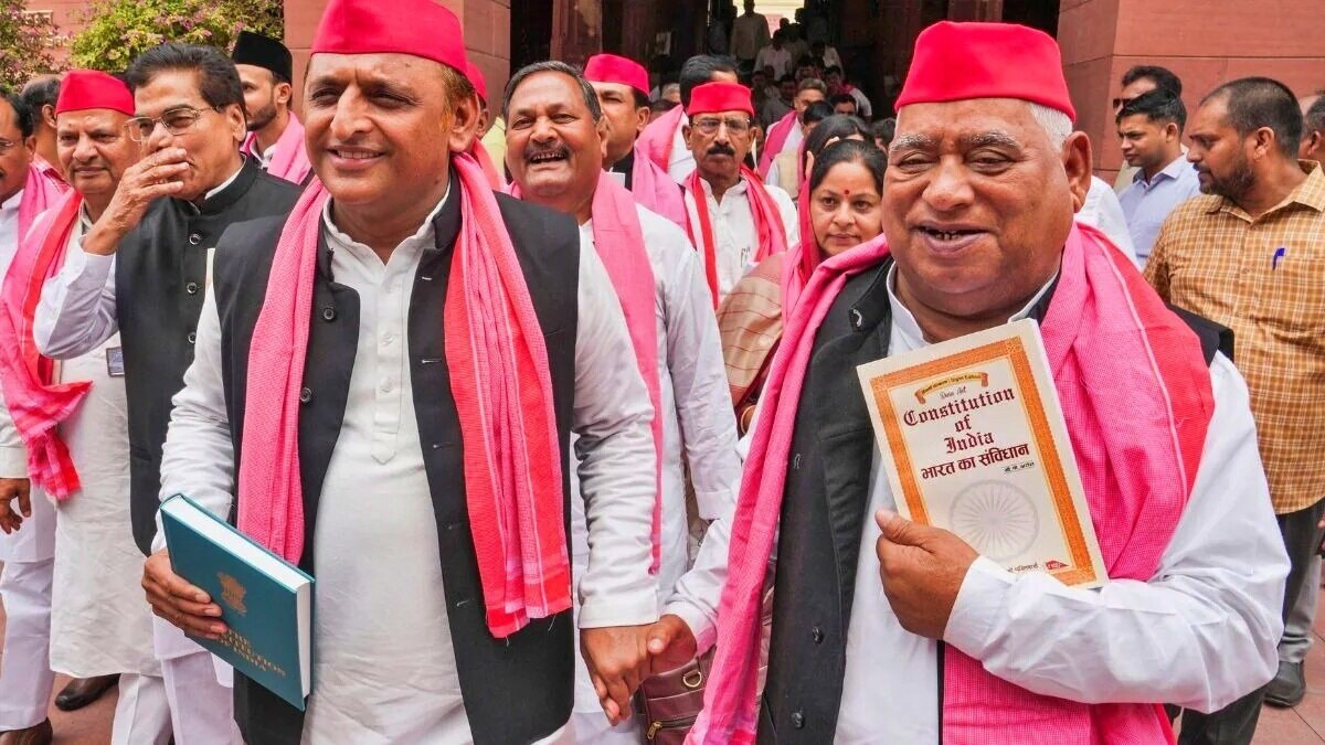 अखिलेश यादव संग अयोध्या सांसद अवधेश प्रसाद 