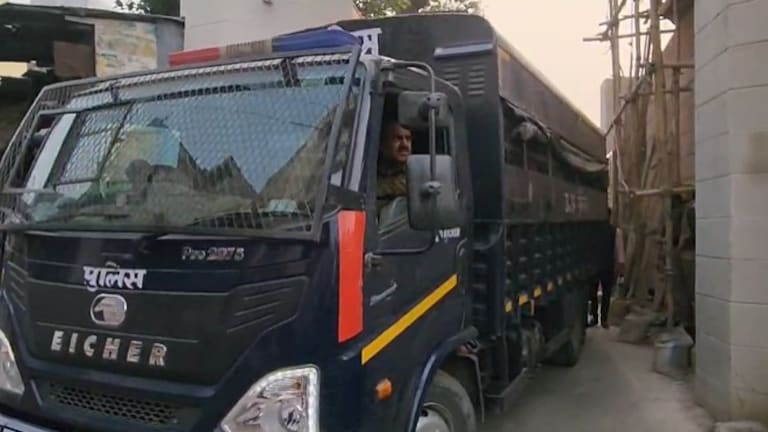 संभल हिंसा पर पुलिस का बड़ा एक्शन, 22 आरोपियों को भेजा जेल, सपा सांसद समेत इनपर दर्ज हुआ केस Sambhal Jama Masjid Violence