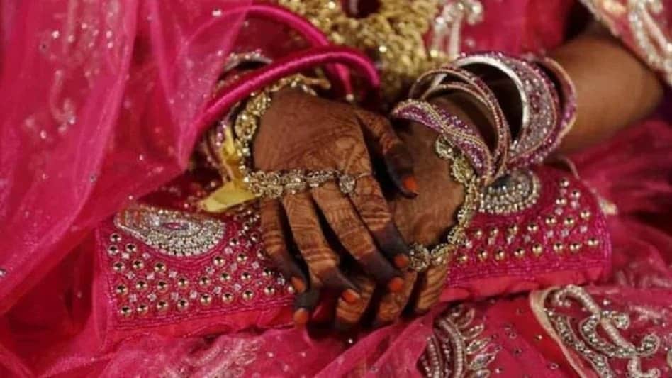 जयमाल के बाद आर्केस्ट्रा की महिला संग शराब पीने लगा दूल्हा तो मच गया बवाल, फिर दुल्हन ने उठाया ये कदम Kanpur News