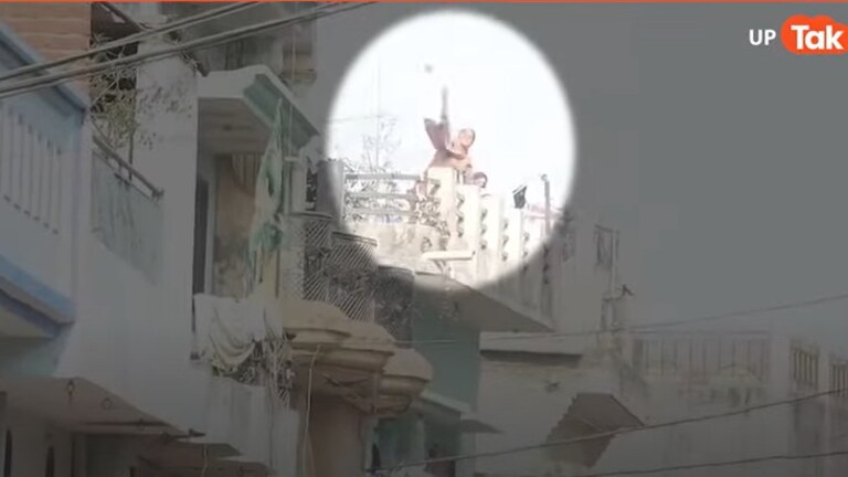 Sambhal Violence : छत पर चढ़ी महिला, हाथ में पत्थर और फिर...पहली बार सामने आया संभल से जुड़ा बड़ा वीडियो Sambhal violence update