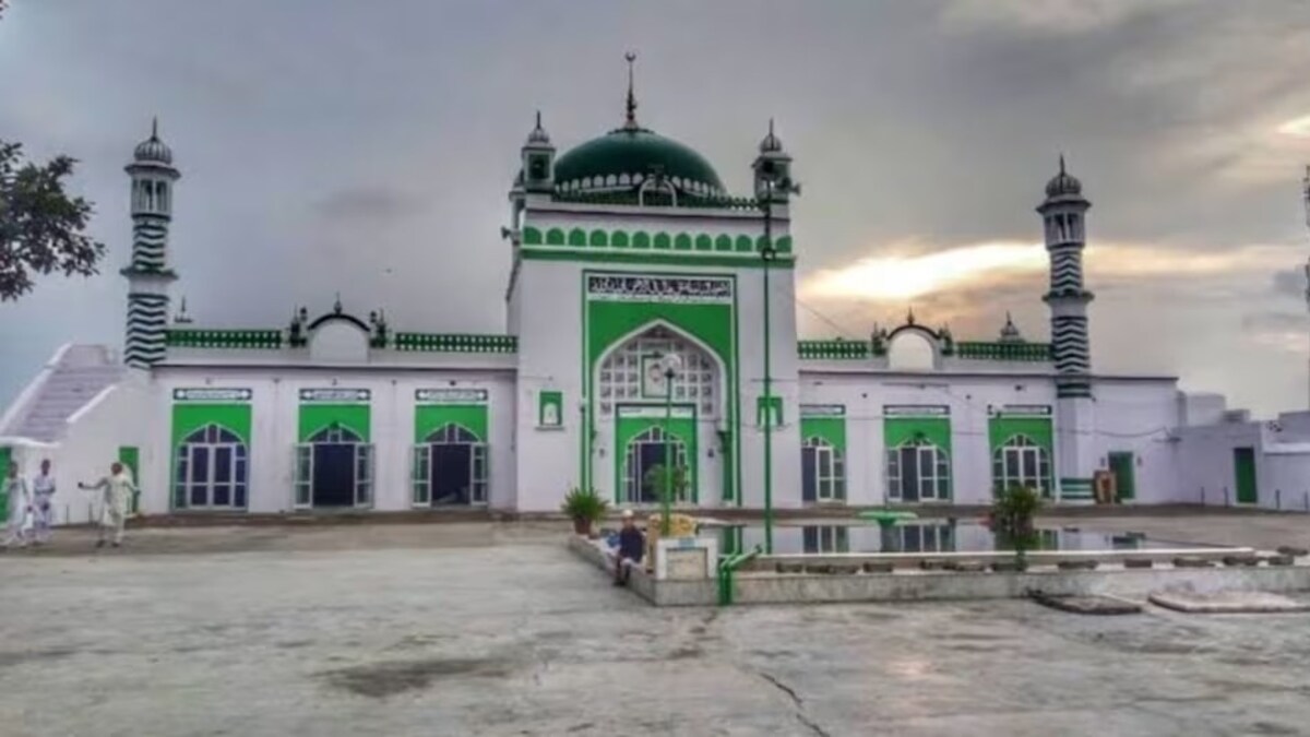 ‘सर्वे रिपोर्ट सीलबंद लिफाफे में जमा हो’ संभल मस्जिद कमेटी पहुंची SC, याचिका में ये सब कहा Sambhal jama masjid