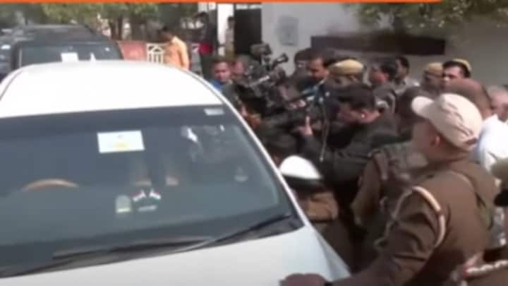 माता प्रसाद पांडे के घर हाई वोल्टेज ड्रामा…गाड़ी में बैठे सपा नेता तो पुलिस ने चारों तरफ लगाई गाड़ियां Mata Prasad Pandey