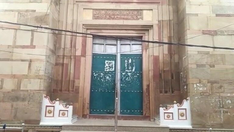 बदायूं की जामा मस्जिद क्या नीलकंठ महादेव मंदिर है? केस पहुंचा कोर्ट, पूरा विवाद जानें Budaun Jama Masjid