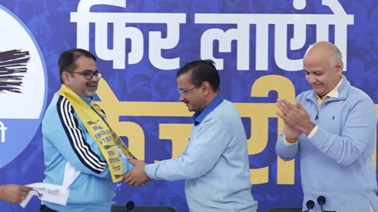 Awadh Ojha Join AAP: UPSC की कोचिंग देने वाले 'ओझा सर' का राजनीतिक डेब्यू, इस पार्टी का थामा दामन Avadh Ojha Join AAP