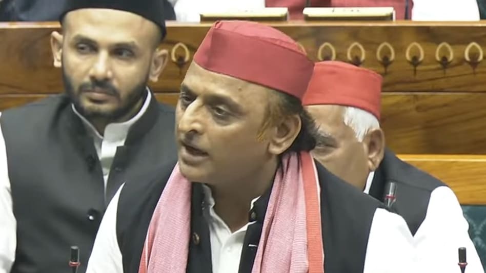 संसद में संभल हिंसा पर बोलते हुए अखिलेश ने मंत्री गिरिराज सिंह के लिए मजे, कह दी ये बात Akhilesh Yadav