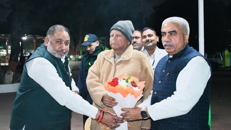 लालू प्रसाद यादव के लिए ये कैसा न्यौता लेकर पहुंचे योगी सरकार के मंत्री दयाशंकर सिंह और राजीव सचान? Ministers Dayashankar Singh and Rajiv Sachan with Lalu Prasad Yadav