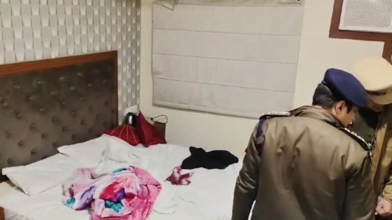 वाराणसी में 13 दिसंबर से फुरकान के साथ होटल में रह रही थी युवती, अचानक तीसरे फ्लोर से नीचे गिरी, हुआ क्या? Varanasi News