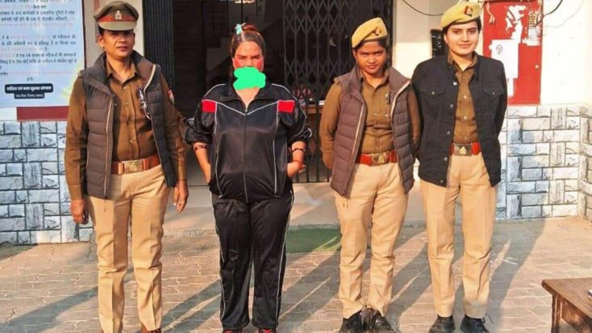 ये हैं लखनऊ की हिमांशी यादव…धमकाने और क्षेत्र में दबदबा दिखाने के लिए फेंमस थी मगर अब नप गईं लखनऊ पुलिस गिरफ्त में हिमांशी यादव