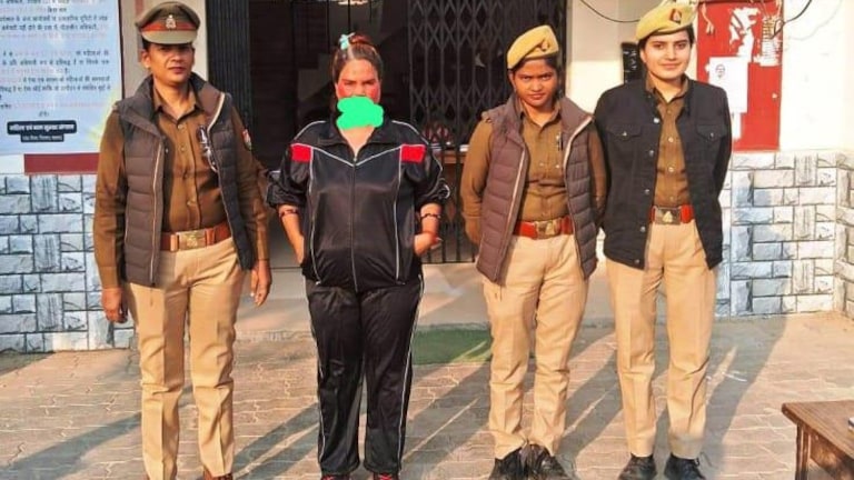 ये हैं लखनऊ की हिमांशी यादव…धमकाने और क्षेत्र में दबदबा दिखाने के लिए फेंमस थी मगर अब नप गईं लखनऊ पुलिस गिरफ्त में हिमांशी यादव
