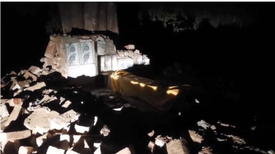 गुलजारुद्दीन, आमिर, अमान…मुजफ्फरनगर की 150 साल पुरानी मजार क्यों तोड़ी? मुसलमानों में भारी गुस्सा Muzaffarnagar, Muzaffarnagar News, Muzaffarnagar Police, Muzaffarnagar Viral News, UP News, मुजफ्फरनगर, मुजफ्फरनगर न्यूज, यूपी न्यूज