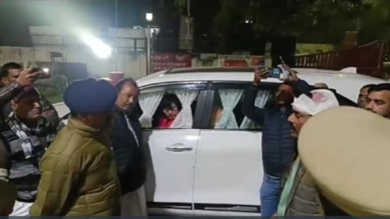 मंत्री प्रतिभा शुक्ला के 6 कॉल पुलिसवालों ने नहीं उठाए तो देर रात पति संग कानपुर के बर्रा थाने पहुंच गईं Kanpur, Kanpur News, Kanpur Police, Kanpur BJP, Pratibha Shukla, minister Pratibha Shukla, up news