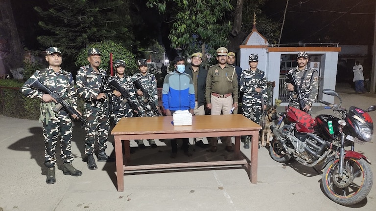 बंदूकों से घिरे मास्क पहने इस शख्स ने छोटी सी थैली में भर रखा था 1.5 करोड़ का माल, बहराइच में पकड़ा गया Bahraich news