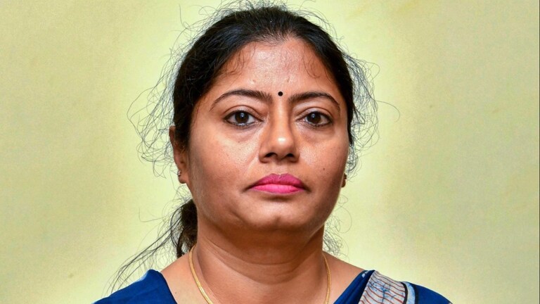 पल्लवी का हमला बदस्तूर जारी, मंत्री आशीष को निशाने पर लेकर बोलीं- मैं अखिलेश यादव के विपक्ष में खुश सिराथू सीट से विधायक पल्लवी पटेल