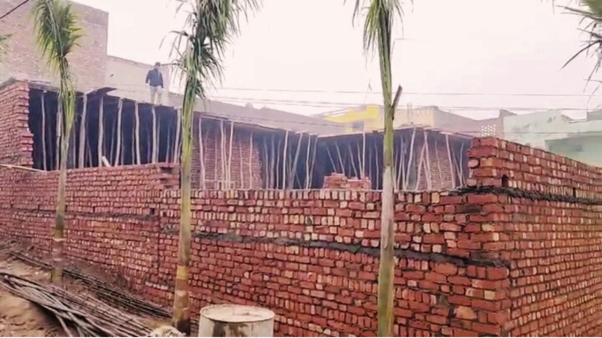 7 दिन में 15 फीट ऊंची दीवार, 12 फीट के पेड़... संभल जामा मस्जिद के पास सुपर स्पीड में बन रही पुलिस चौकी Sambhal News