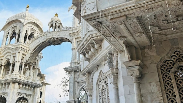 वृंदावन के मशहूर ISKCON मंदिर में हुआ करोड़ों का घोटाला, भक्त मुरलीधर ये कांड कर हुआ फरार! Mathura News