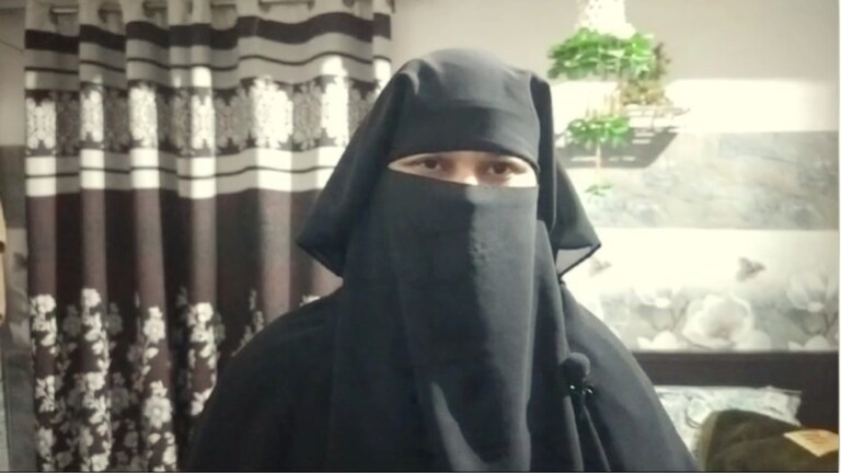 पत्नी को दोस्तों संग कमरे में भेजता फिर अश्लील वीडियो बनवा सऊदी मंगवाता… अकील जैसा शौहर किसी को ना मिले Bulandshahr, Bulandshahr News, Bulandshahr Police, Bulandshahr Crime, UP News, UP Crime, UP Viral News