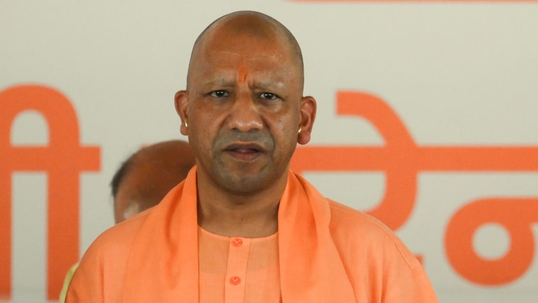 महाकुंभ में मुसलमान आ सकेंगे और दुकान लगा पाएंगे? सीएम योगी आदित्यनाथ का ये जवाब खूब चर्चाओं में आया up cm yogi adityanath, mahakumbh 2025, waqf board land, dharma sansad, kumbh land, CM Yogi Adityanath news