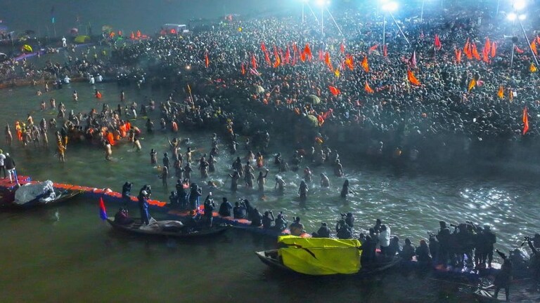 'महाकुंभ में तीर्थयात्री पीने के पानी, भोजन और सिर पर साये के लिए तरस रहे', अखिलेश का योगी सरकार पर हमला UP Tak