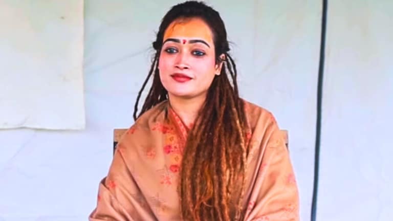 महाकुंभ की सबसे सुंदर साध्वी कही जा रहीं हर्षा की जटाएं असली हैं या नकली? इसका राज अब खुल गया Harsha Richhariya