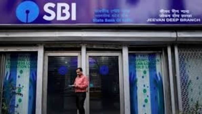 कानपुर की SBI बैंक में हथियार लेकर पहुंचा लुटेरा, गार्ड, मैनेजर और कैशियर को मारा चाकू UP Tak