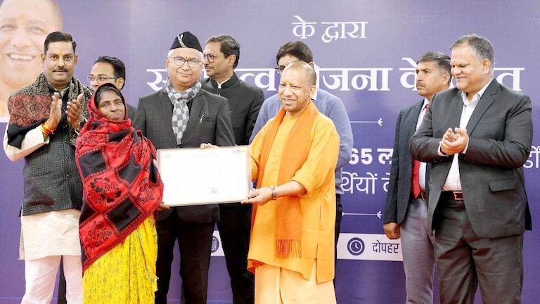 यूपी में 45 लाख से अधिक संपत्ति कार्ड बांटे गए, क्या होता है ये और इसे कैसे बनवाएं? सबकुछ जानिए property card UP