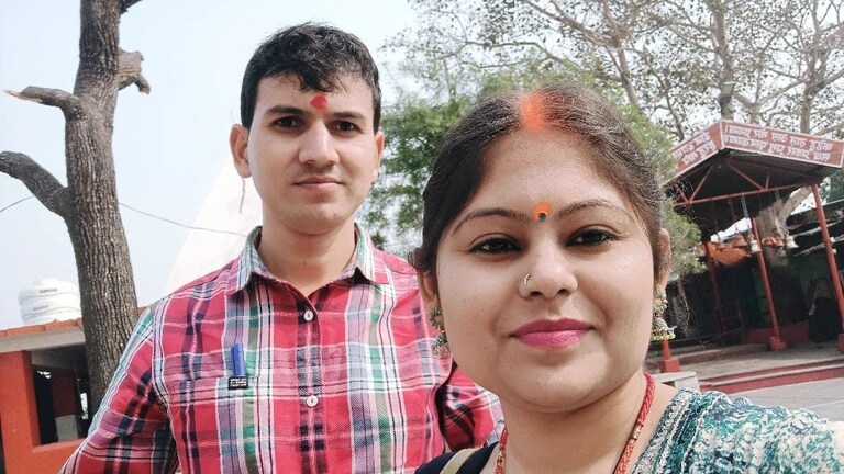 सोनभद्र में स्कूल जाते समय टीचर अंजलि हुई गायब, पति पवन ने बताया पत्नी फोन पर करती थी ये काम Sonbhadra News