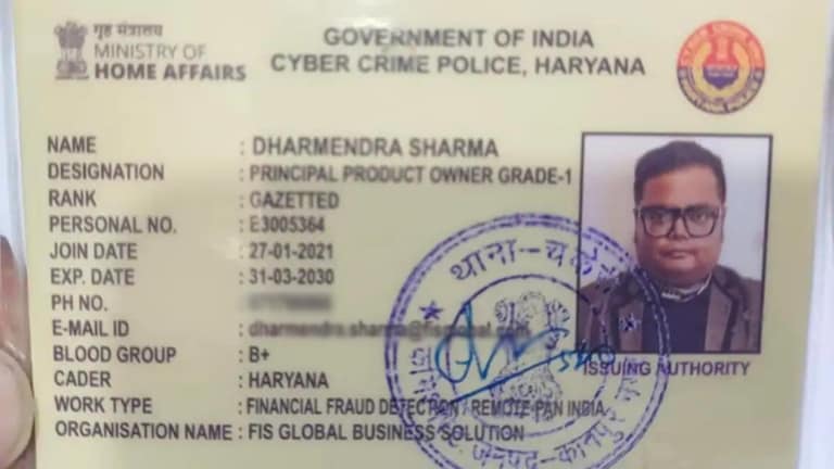 डीएम के सामने बंदूक का लाइसेंस बनवाने आया फर्जी डीएसपी, जिलाधिकारी ने पुलिस को किया हवाले, कुछ ऐसे खुली पोल Kanpur, Kanpur News, Kanpur Police, Kanpur DM, Kanpur Viral News, UP Viral News, UP News