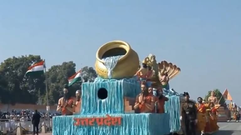 गणतंत्र दिवस 2025 पर उत्तर प्रदेश की झांकी ने लहराया परचम, महाकुंभ 2025 की थी थीम UP Tak