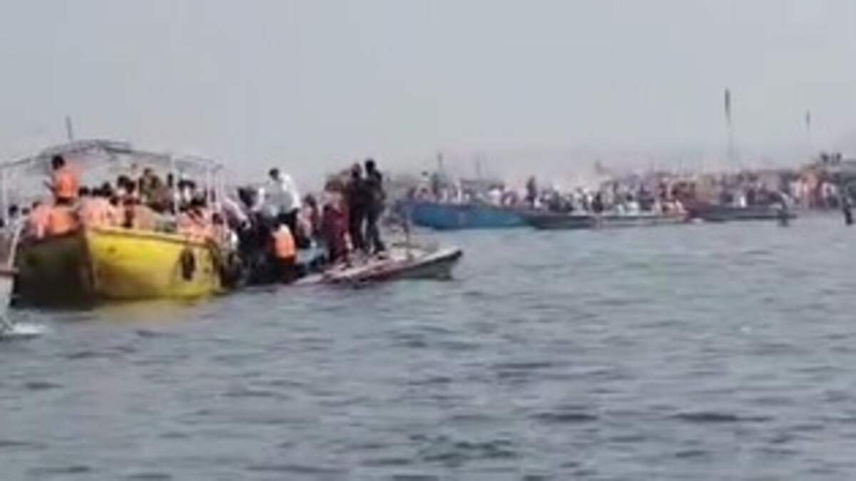 महाकुंभ में भगदड़ के बाद अब वाराणसी में नाव पलटी, मान मंदिर घाट के सामने हादसा, 30-40 लोग थे सवार Varanasi News