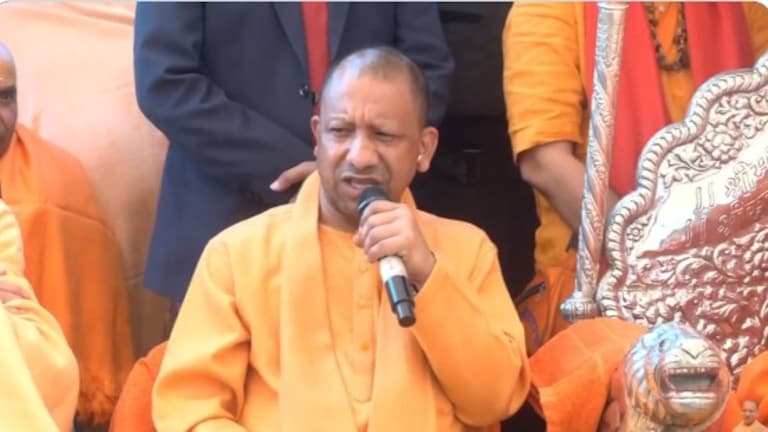 महाकुंभ में भगदड़ के बाद जब पहली बार पहुंचे सीएम योगी आदित्यनाथ तो क्या कहा? Yogi Adityanath, CM Yogi Adityanath, CM Yogi, Maha Kumbh, Maha Kumbh 2025, kumbh mela stampede, Maha Kumbh stampede, UP News