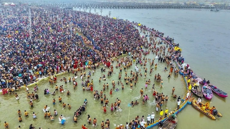 60% तक बुकिंग कैंसिल हुई... महाकुंभ में भगदड़ के बाद होटल मालिकों ने बयान किया अपना दर्द UP Tak