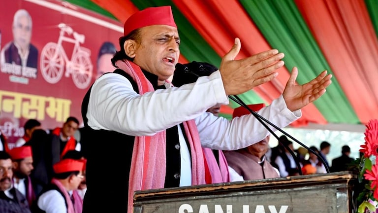 'गलत कोऑर्डिनेट्स दिए गए', क्या मिल्कीपुर गए अखिलेश यादव के हेलिकॉप्टर संग हुई साजिश? Akhilesh in Milkupur