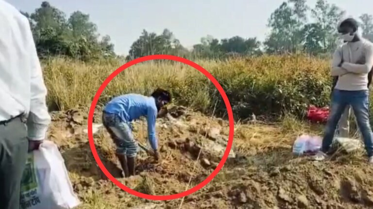 बस्ती में 17 दिन पहले दफनाया गया था 18 साल का प्रद्युम्न गुप्ता, मां की पुकार पर अब निकाला गया शव! पर क्यों? Basti exhumed body