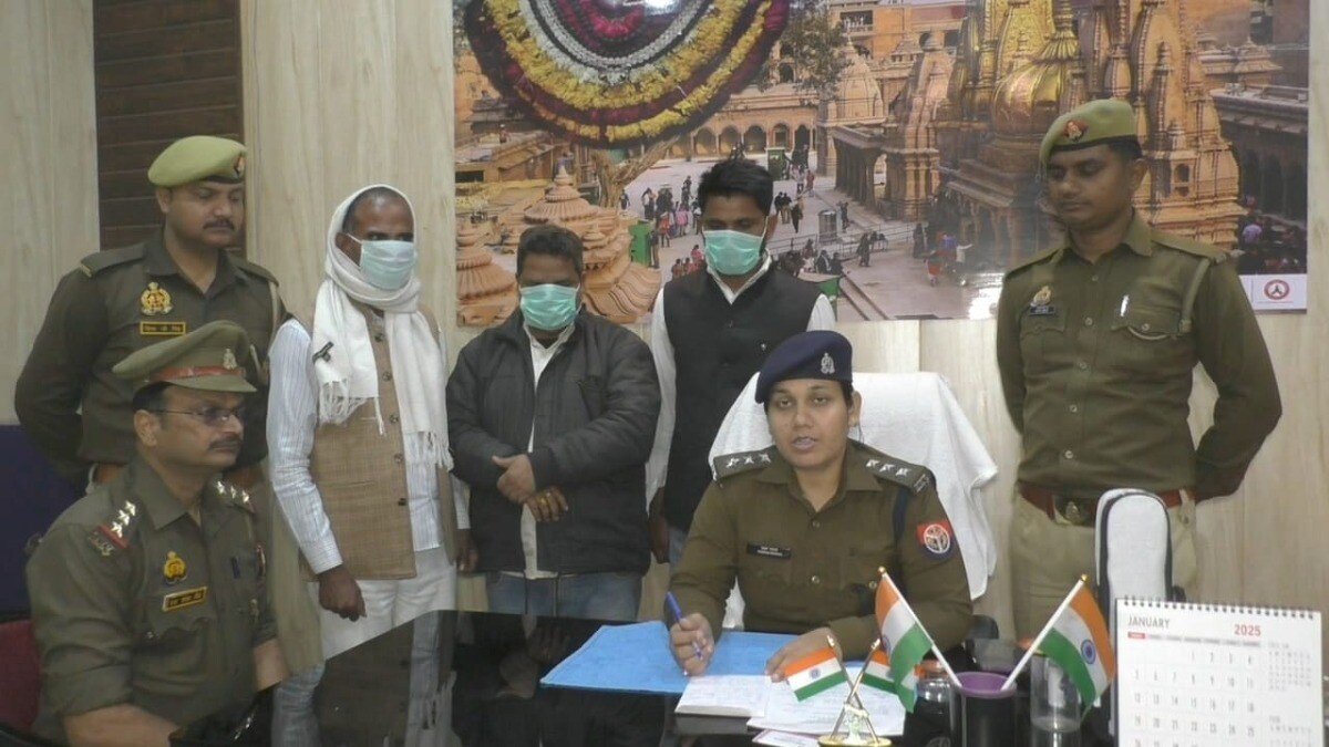 बायोलॉजी प्रैक्टिकल एग्जाम में एग्जामिनर ने पूछे अजीब सवाल, छात्रों को शक हुआ तो सच जानकर पुलिस भी चौंकी Varanasi, Varanasi News, Varanasi Police, Varanasi Crime News, Varanasi Viral News, up news, वाराणसी, वाराणसी न्यूज, वाराणसी पुलिस, वाराणसी वायरल न्यूज, यूपी न्यूज