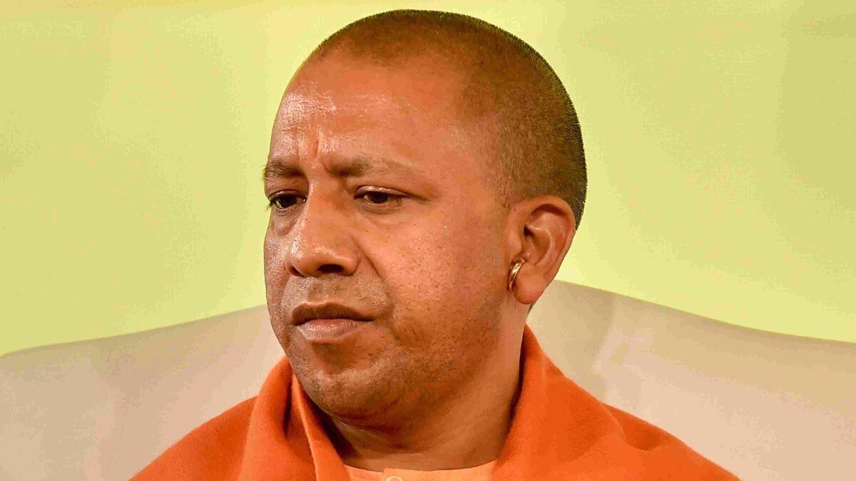 महाकुंभ भगदड़ और भीषण जाम को लेकर CM योगी 2 अधिकारियों पर हुए गर्म, लगाई खूब क्लास और ये बोल दिया Maha Kumbh, Maha Kumbh News, Kumbh Mela, Kumbh Mela News, CM Yogi, yogi adityanath, CM yogi adityanath, UP News, prayagraj, prayagraj mahakumbh