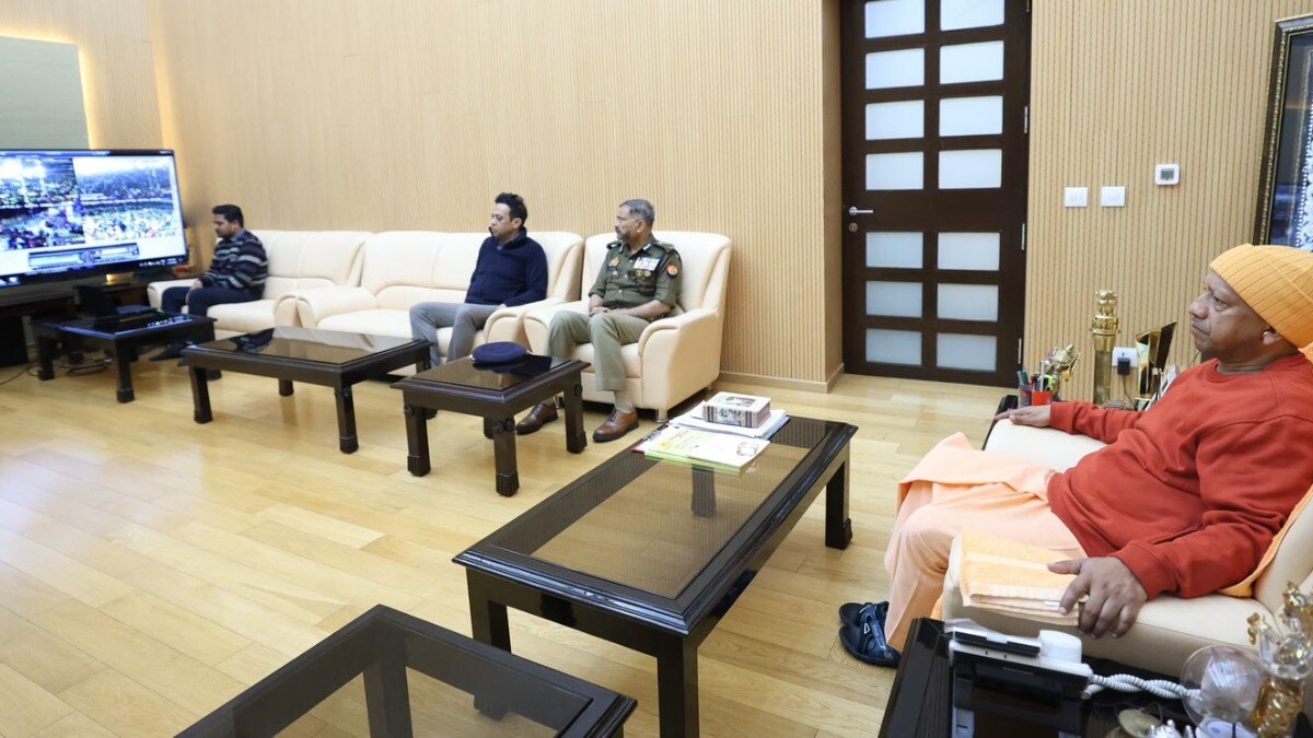 माघ पूर्णिमा पर महाकुंभ में उमड़ी महाभीड़, CM योगी सुबह 4 बजे से रख रहे नजर, अब कैसी है स्थिति? Mahakumbh, Mahakumbh 2025, Kumbh Snan, Kumbh Snan 2025, Amrit Snan, Magh Purnima Amrit Snan, Mahakumbh Mela Area, महाकुंभ, प्रयागराज महाकुंभ 2025, अमृत स्नान, माघ पूर्णिमा अमृत स्नान, यूपी न्यूज
