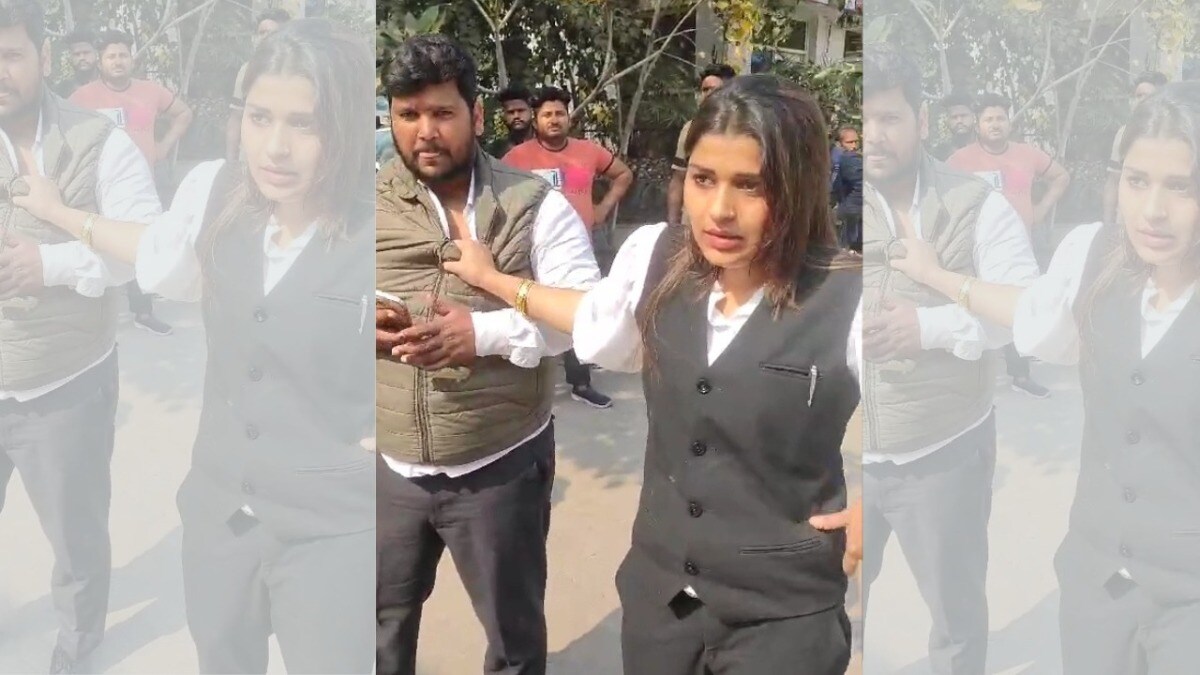 गिरेबान पकड़ने से लात-घूंसों तक, गाजियाबाद में महिला और पुरुष वकील के बीच हाथापाई, किसकी गलती थी? Ghaziabad News