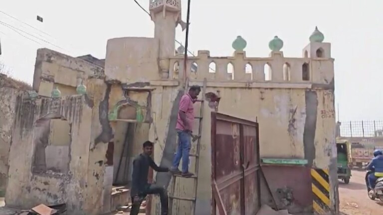 मेरठ में मुस्लिमों ने लिया दिल्ली रोड पर बनी मस्जिद हटाने का फैसला, सामने आई ये वजह Meerut Rapid Rail Project