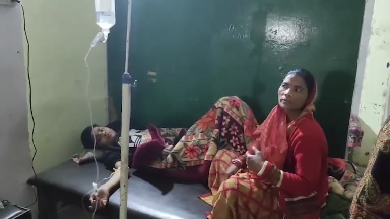 अमरोहा में एक साथ बिगड़ गई 50 लोगों की तबीयत, गाजर के हलवे में हुई थी मिलावट या है कोई कारण? Amroha News