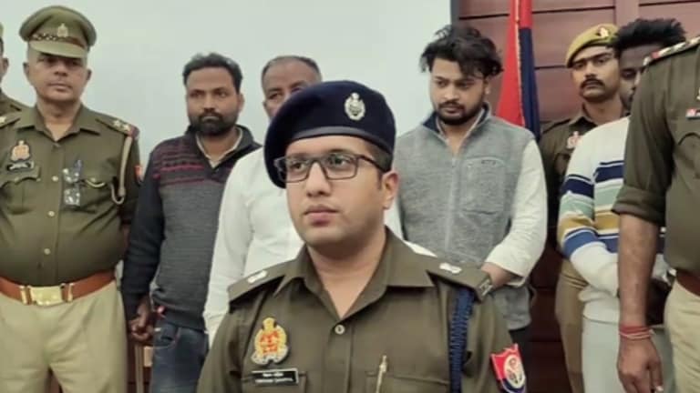 खलील अहमद, फरियाद, रिजवान और अब्दुल सत्तार…इन चारों का 10000000 वाला कांड जान पीलीभीत पुलिस भी चौंकी Pilibhit, Pilibhit News, Pilibhit Police, Pilibhit fake notes, up news, up police, पीलीभीत