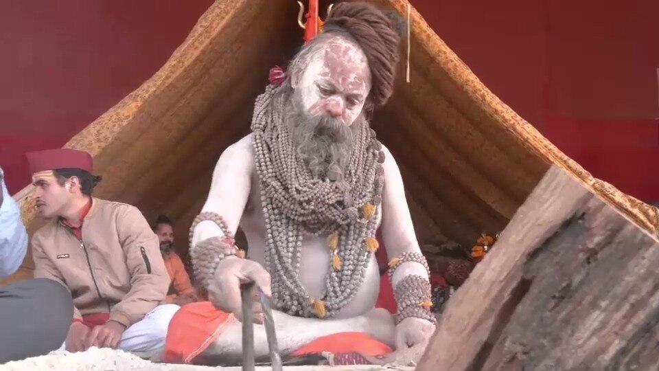 महाशिवरात्रि पर नागा साधु कैसे करते हैं पूजा उपासना? पहली बार जान लीजिए ये राज Mahakumbh Naga Sadhu