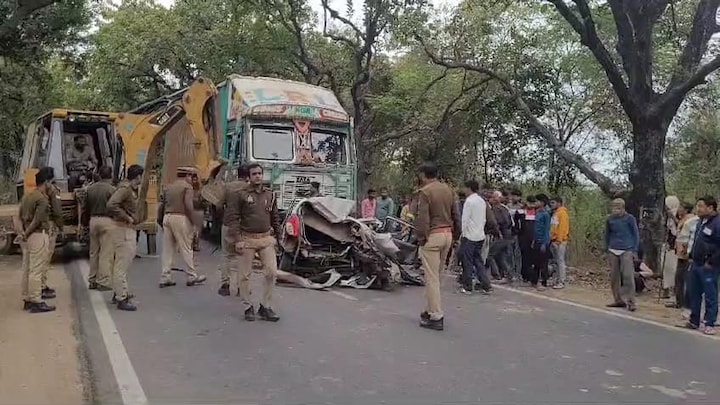 महाकुंभ से लौट रहे थे श्रद्धालु, बेकाबू होकर एक ट्रक से टकराई कार और चार लोगों की गई जान Kanpur News