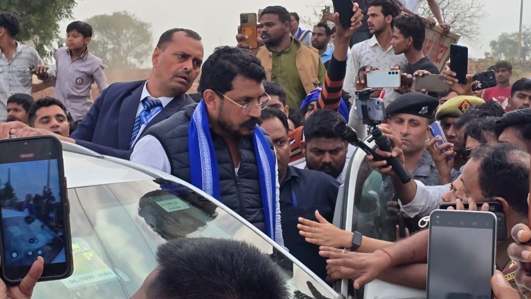 मथुरा में नगीना सांसद चंद्रशेखर आजाद के काफिले पर पथराव, मारने वाले कौन थे? Chandrashekhar Azad