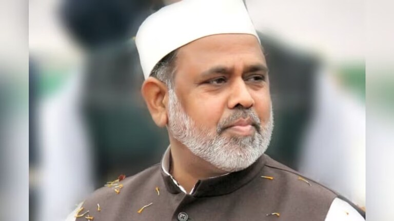 1000 करोड़ की 3 शुगर मिल अटैच, कौन हैं पूर्व MLC इकबाल, इनकी बाकी प्रॉपर्टी के बारे में जान होश उड़ जाएंगे Hazi Iqubal